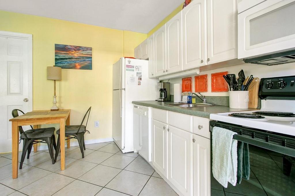 Five Palms Vacation Rentals- Daily - Weekly - Monthly 克利尔沃特 外观 照片