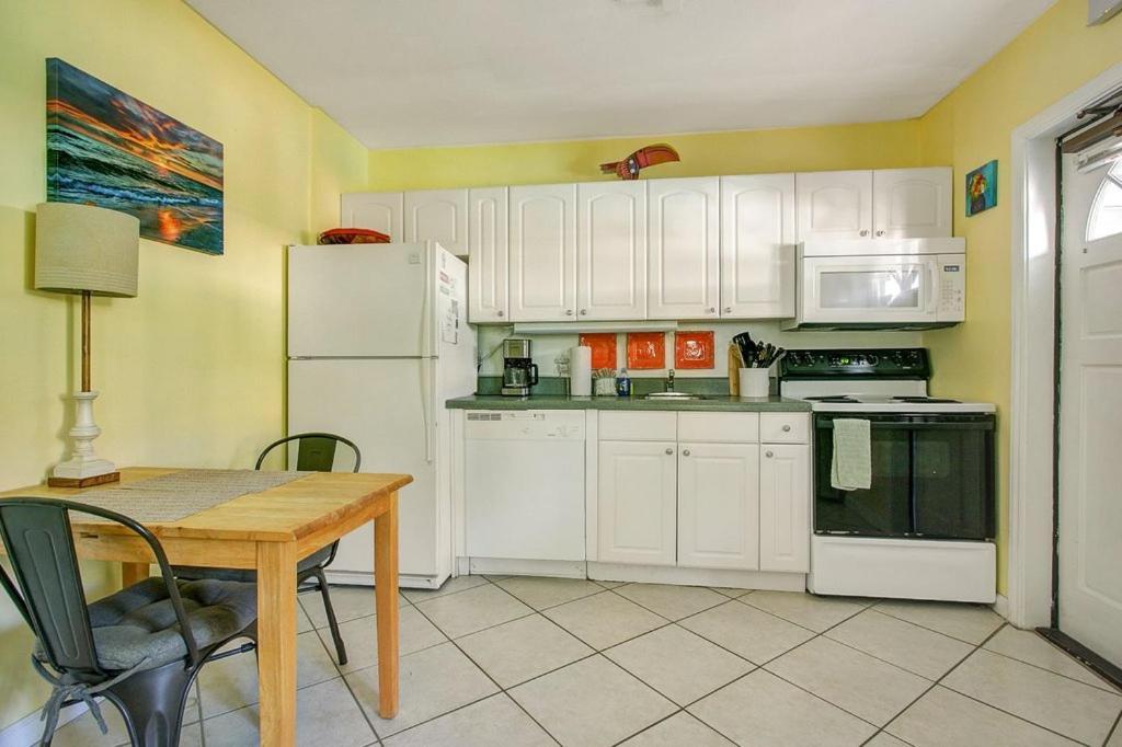 Five Palms Vacation Rentals- Daily - Weekly - Monthly 克利尔沃特 外观 照片