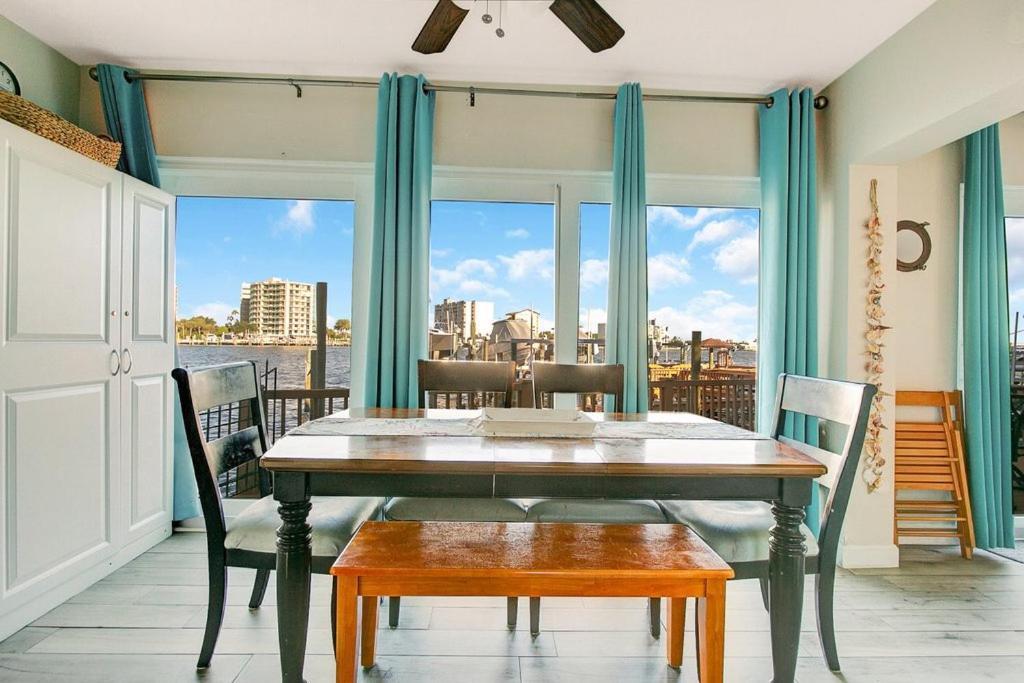 Five Palms Vacation Rentals- Daily - Weekly - Monthly 克利尔沃特 外观 照片